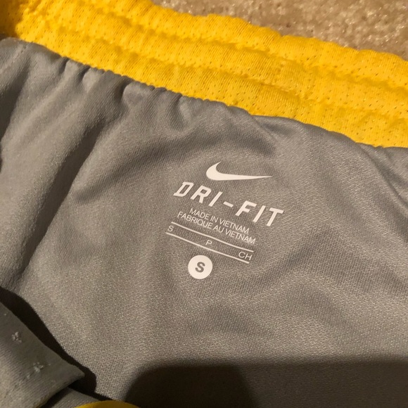 Women’s Yellow Gold Nike x Livestrong Pull On Running Shorts - Picture 2 of 2